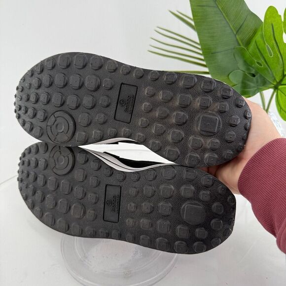 Blondo Women Mckayla Waterproof Sneaker Chunky Slip On Chain Black Suede Size 10 - Picture 9 of 13